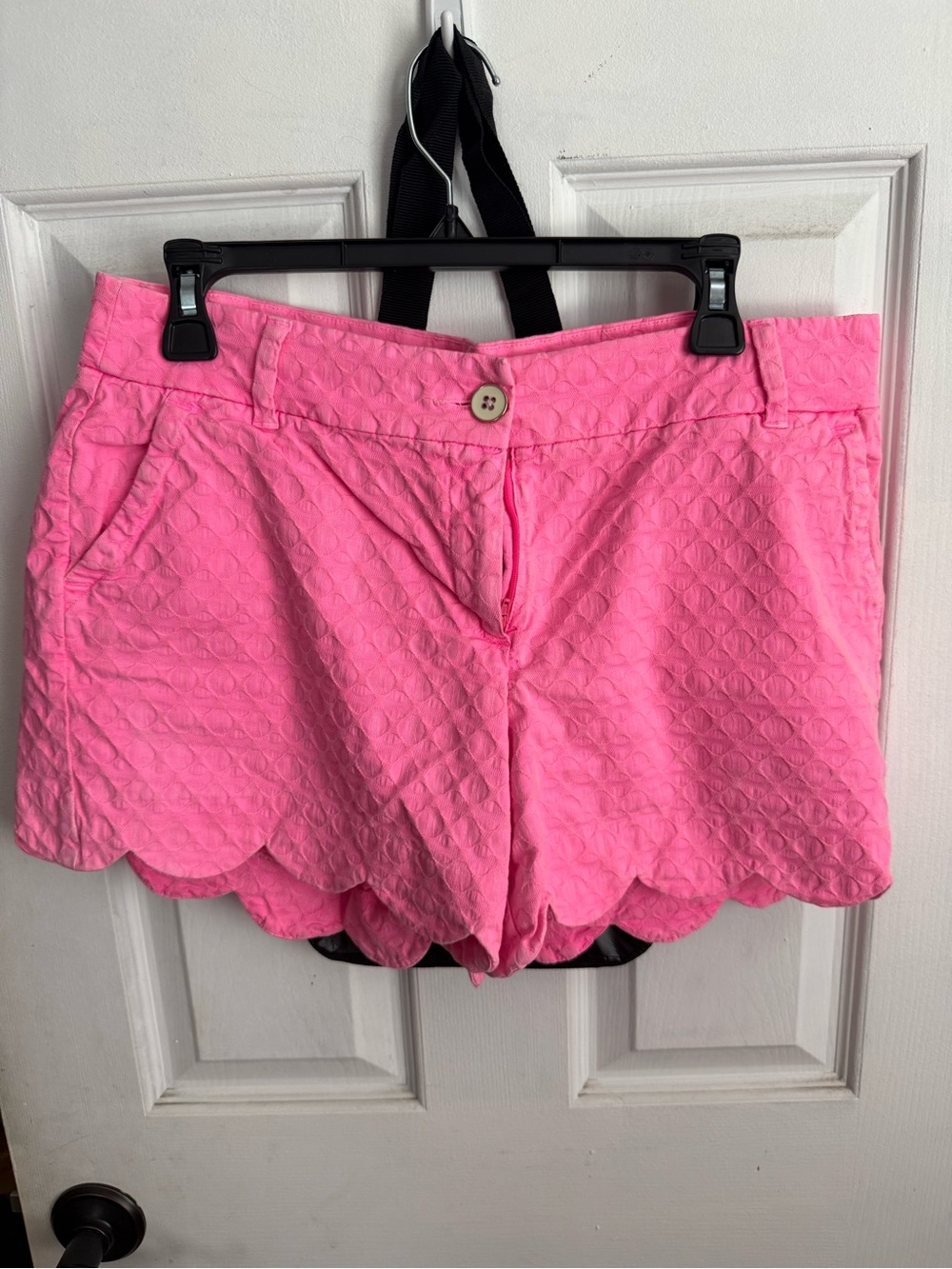 Women's Scallop Hem Textured Shorts - Pink